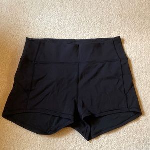 Lululemon 2.5” In Movement Short
